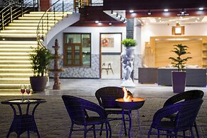 ELIVAAS Ivory Estate Pet-friendly Farm