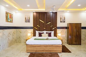ELIVAAS Ivory Estate Pet-friendly Farm