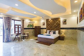 ELIVAAS Ivory Estate Pet-friendly Farm