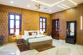 ELIVAAS Ivory Estate Pet-friendly Farm
