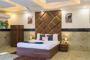 ELIVAAS Ivory Estate Pet-friendly Farm