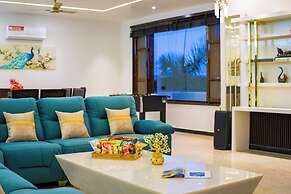 ELIVAAS Ivory Estate Pet-friendly Farm