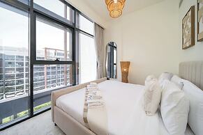 PVH - Stylish 1BR - Azizi Riviera