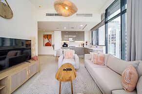 PVH - Stylish 1BR - Azizi Riviera