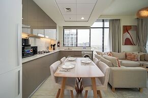 PVH - Stylish 1BR - Azizi Riviera