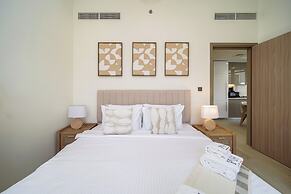 PVH - Stylish 1BR - Azizi Riviera