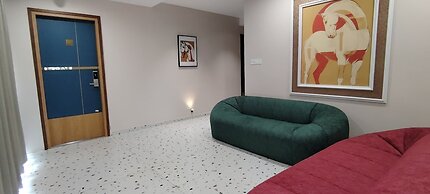 PubliQ Luxury Stays