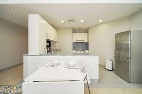 PVH - Sunny Studio - Madison Residency