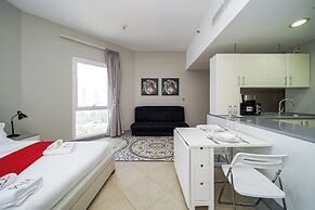 PVH - Sunny Studio - Madison Residency