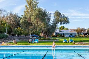Nice Terrace Pool Studio