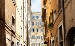 Rental in Rome Vicolo Trevi Apartment