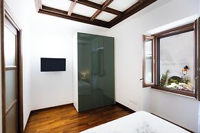 Rental in Rome Vicolo Trevi Apartment