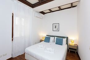 Rental in Rome Vicolo Trevi Apartment