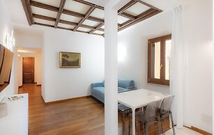 Rental in Rome Vicolo Trevi Apartment