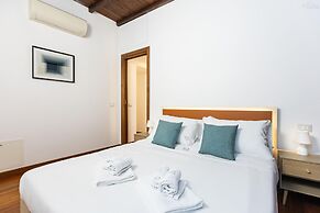 Rental in Rome Vicolo Trevi Apartment