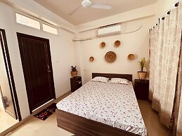 Malini Homes - Food & Lodging