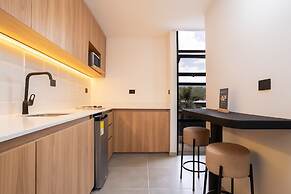 Metropolitan Living by HOUSY