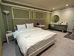 May Hotel