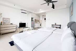 ICity Luxury Condo by Smarthome