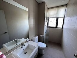 ICity Luxury Condo by Smarthome