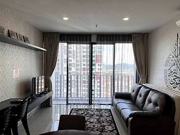 ICity Luxury Condo by Smarthome