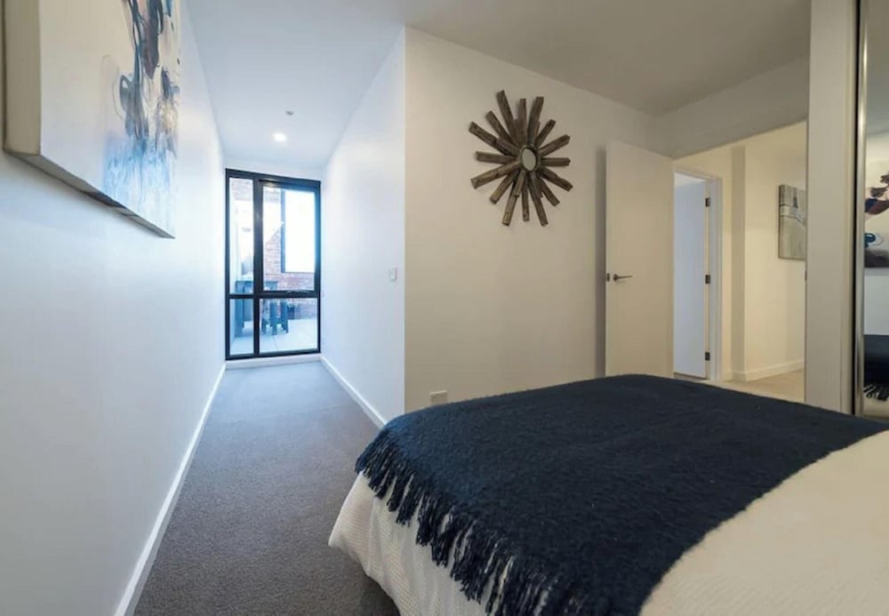 Unwind Bond Quarter Apartment 106