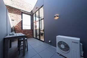 Unwind Bond Quarter Apartment 106