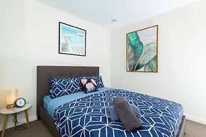 Unwind Bond Quarter Apartment 106