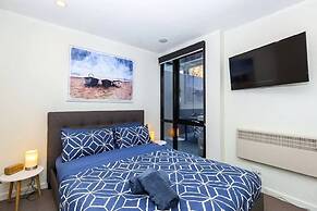 Unwind Bond Quarter Apartment 106