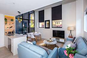 Unwind Bond Quarter Apartment 106
