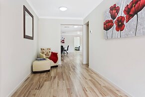 Unwind Bulla Hill Heights Retreat
