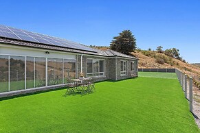 Unwind Bulla Hill Heights Retreat
