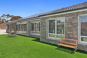Unwind Bulla Hill Heights Retreat