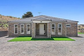 Unwind Bulla Hill Heights Retreat