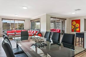 Unwind Bulla Hill Heights Retreat