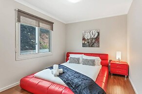 Unwind Bulla Hill Heights Retreat