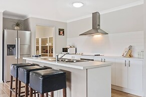 Unwind Bulla Hill Heights Retreat