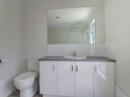 Unwind Modern City Townhouse