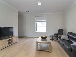 Unwind Modern City Townhouse
