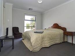 Unwind Modern City Townhouse