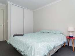 Unwind Modern City Townhouse