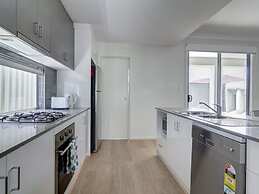 Unwind Modern City Townhouse