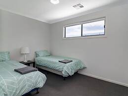 Unwind Modern City Townhouse
