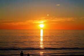Unwind Esplanade Beach Escape No 5