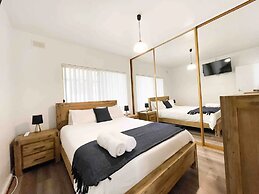 Unwind Esplanade Beach Escape No 5