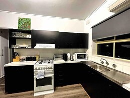 Unwind Esplanade Beach Escape No 5
