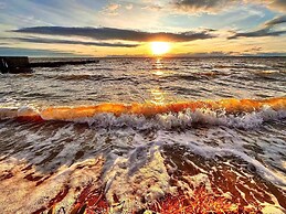 Unwind Escape to the Lakeside