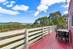 Unwind Escape to the Lakeside