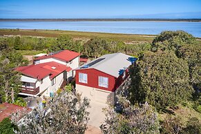 Unwind Escape to the Lakeside
