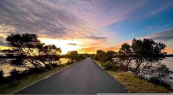 Unwind Escape to the Lakeside